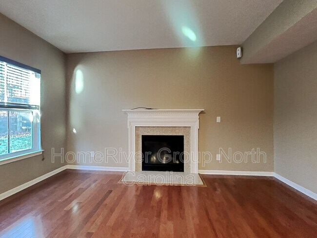 Building Photo - 7275 Sedgebrook Dr W