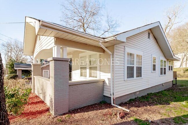 Building Photo - 621 83rd Pl S