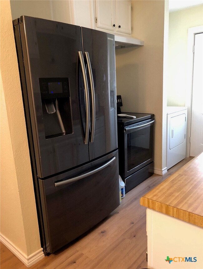 Foto del edificio - 4102 Dakota Sun