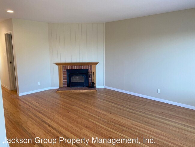 Building Photo - 4 br, 1.5 bath House - 596 Bella Vista