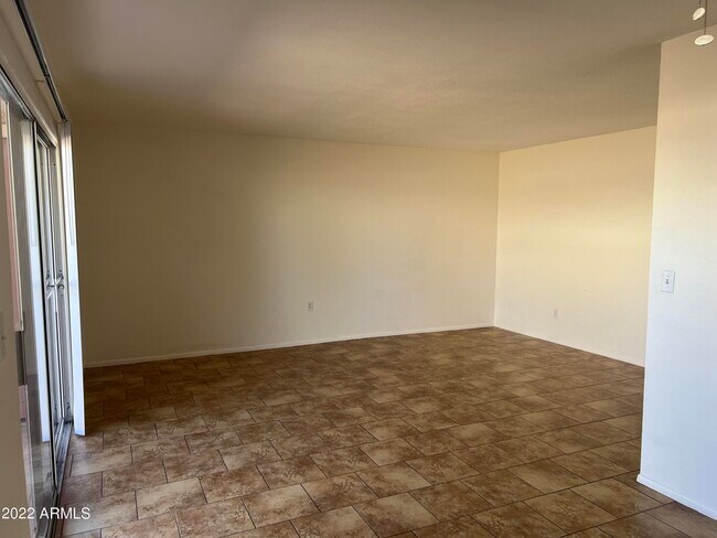 Foto del edificio - 7550 N 12th St