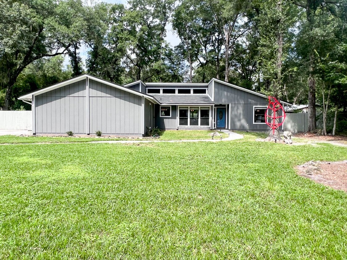 Primary Photo - 3BR/2BA POOL HOME in SW Gainesville - avai...