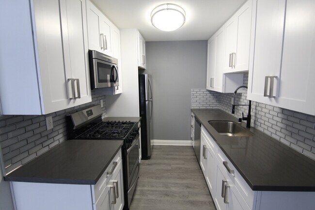 Building Photo - 6225 Coldwater Canyon Ave