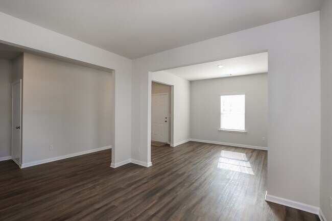 Building Photo - 3211 Bridgewood Dr