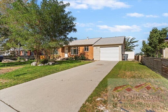 Foto del edificio - Beautiful 4 Bed 2 Bath Home in North Salt ...