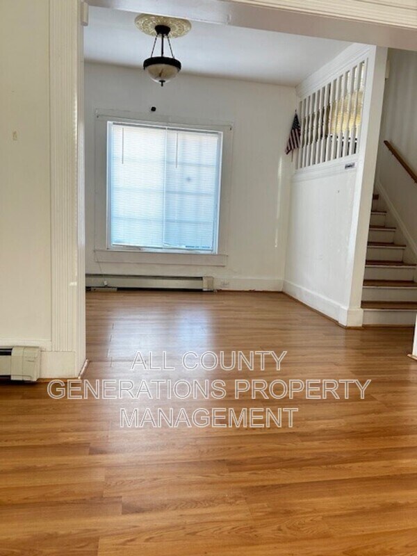 Foto del edificio - 1361 E 43rd St