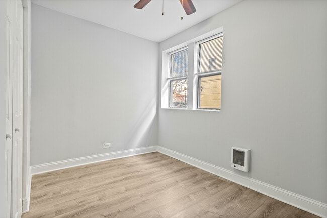 Building Photo - 3641 W Dickens Ave