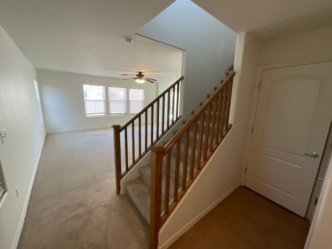 Foto del edificio - Two Story 3 Bedroom and 2.5 Bathroom Rental
