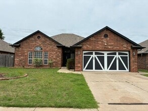 Building Photo - 404 Amanda Dr