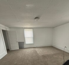 Building Photo - 1412 W 4th St