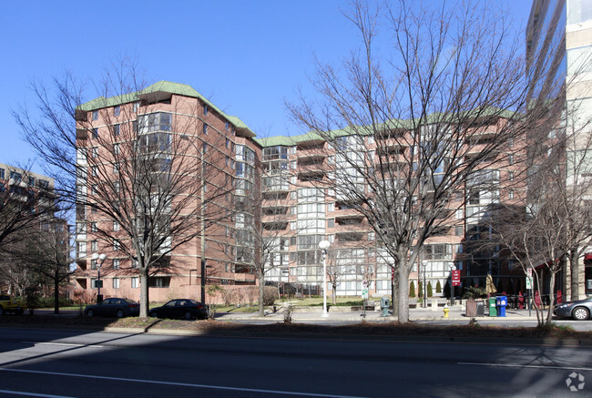 Building Photo - 1001 Eastview at Ballston Metro