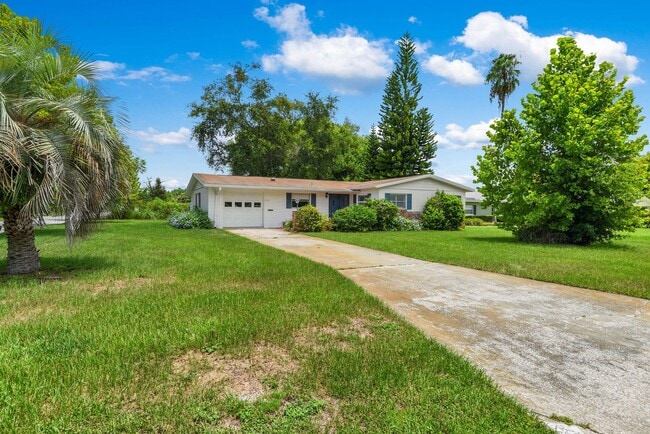 Building Photo - 2107 Brookview Dr