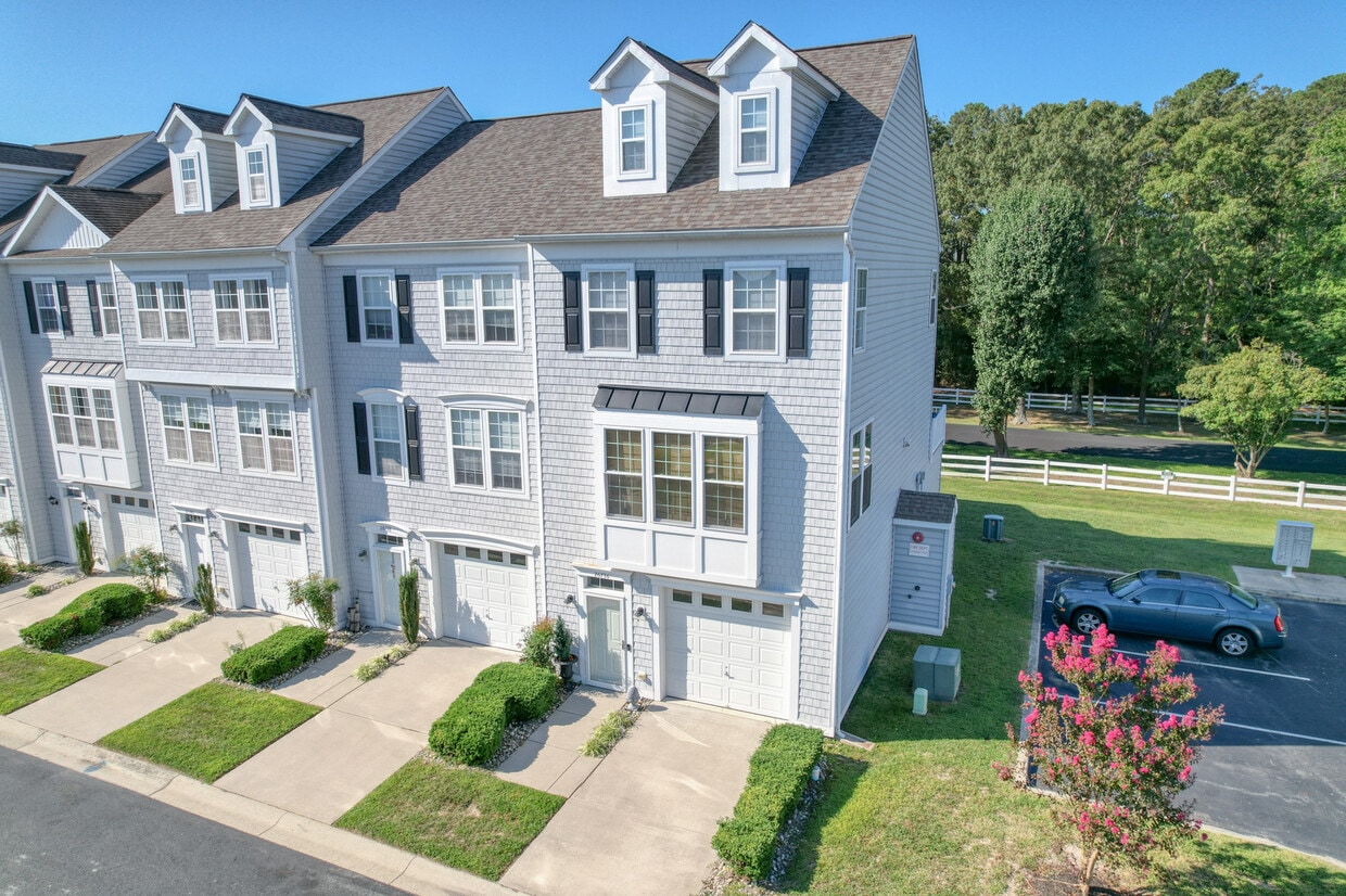 Foto principal - Fairfield Townhome