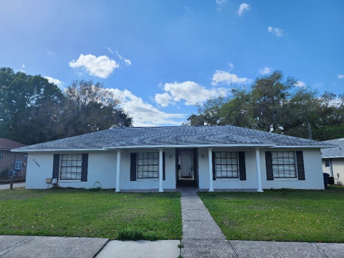 Primary Photo - Newly Renovated Triplex Unit 2 Bedroom and...