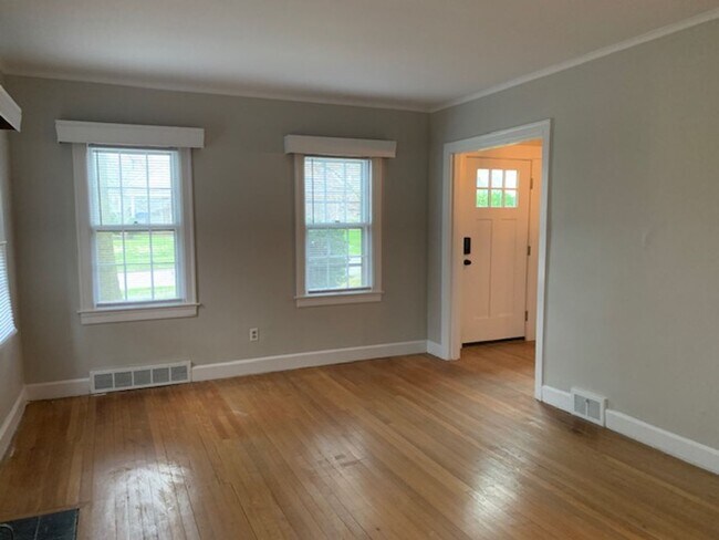 Foto del edificio - Chevy Chase Charmer     240318