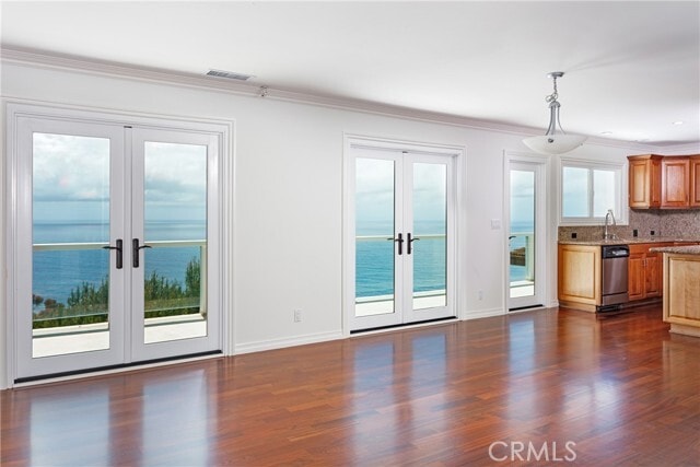 Foto del edificio - 575 Nyes Pl