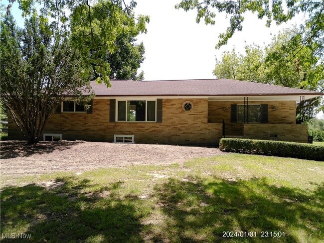 Building Photo - 5192 Center Rd