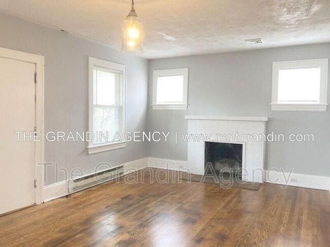 Building Photo - 521 Riverland Rd SE