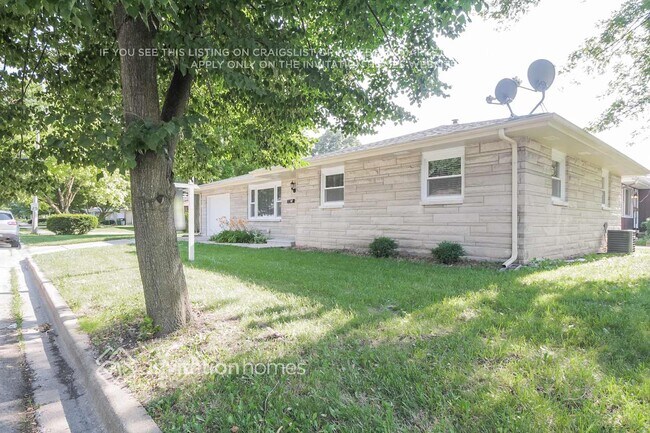 Foto del edificio - 301 S Reedwood Dr