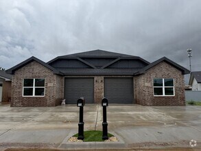 Building Photo - 2102 Norwich Ave