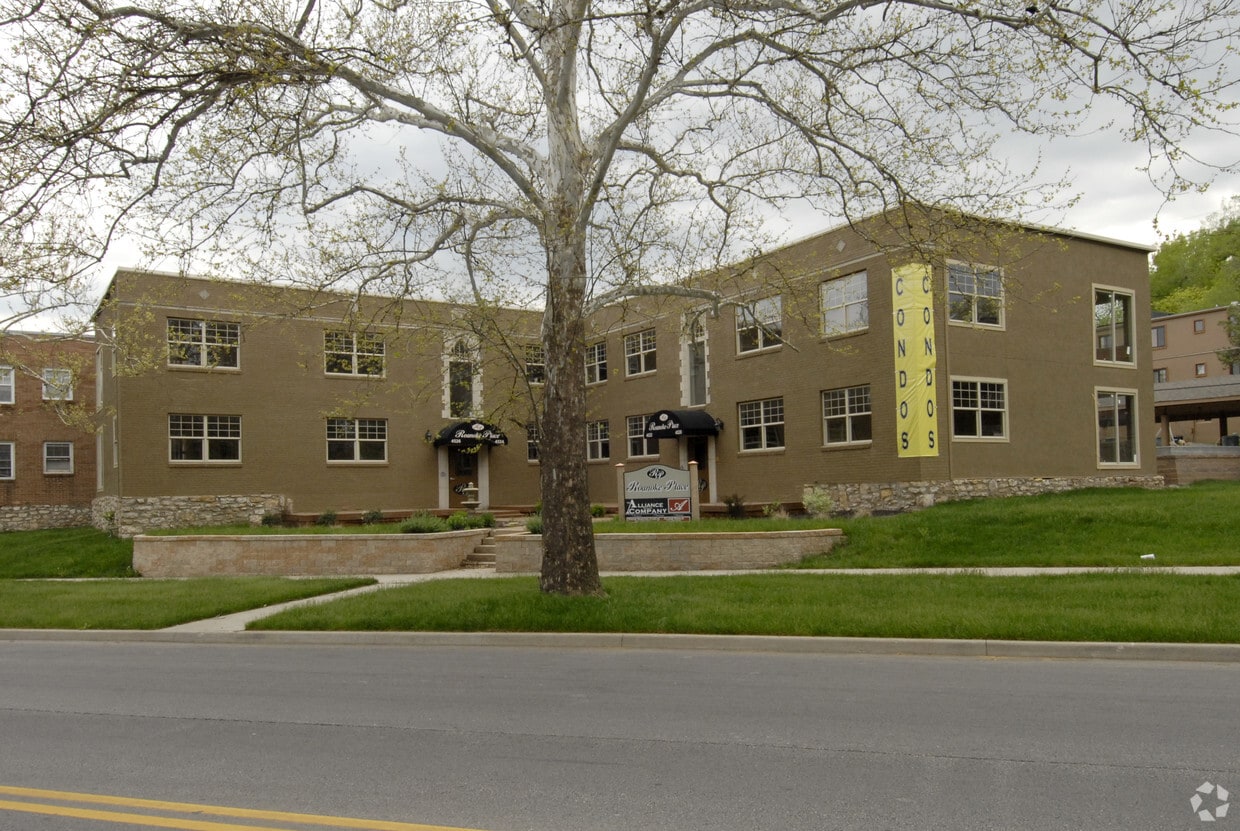 4520 Roanoke Pkwy, Kansas City, MO 64111 Apartments in Kansas City