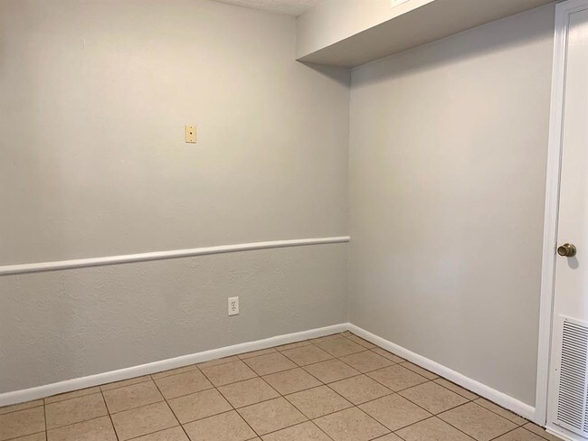 Building Photo - 3440 Lantern Ln