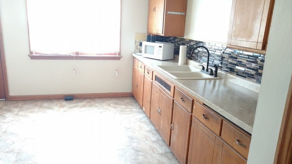 Building Photo - 3732 N. 52nd St.- 1 Bedroom Upper