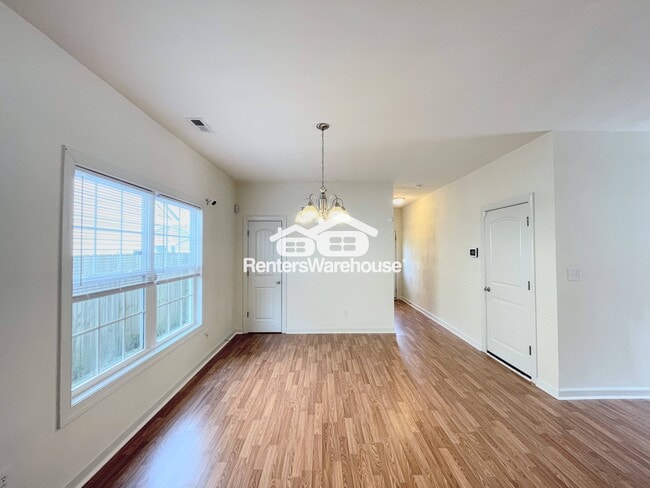 Building Photo - 1713 Sparrow Rd