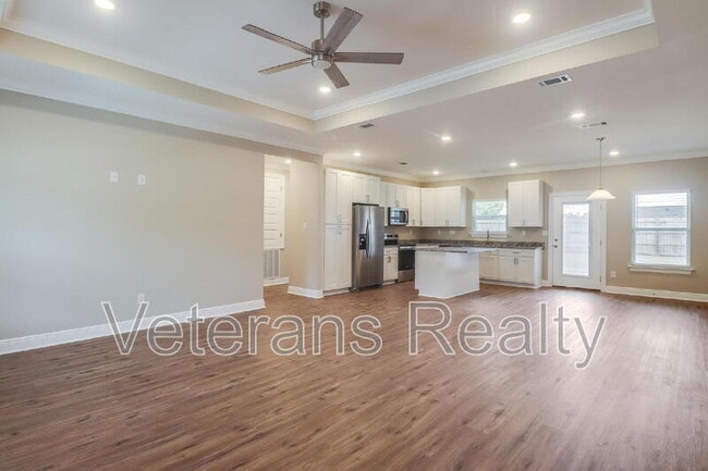 Building Photo - 841 Vee St