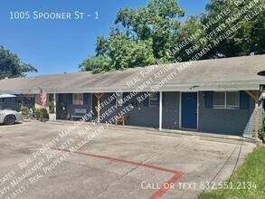 Building Photo - 1005 Spooner St