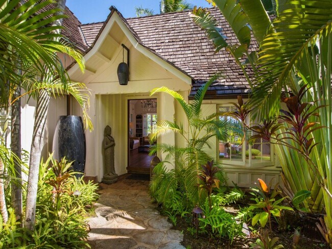 Building Photo - Private Diamond Head Three-Bedroom Home