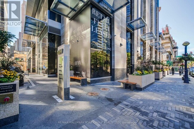 Photo du bâtiment - 11-3611 Yorkville Ave