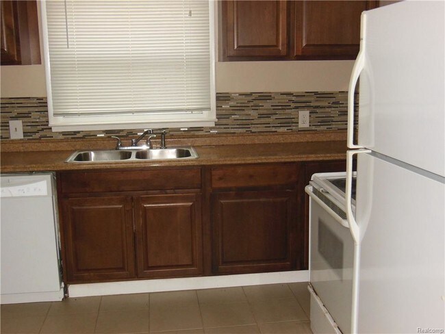 Foto del edificio - 24331 Cloverlawn St