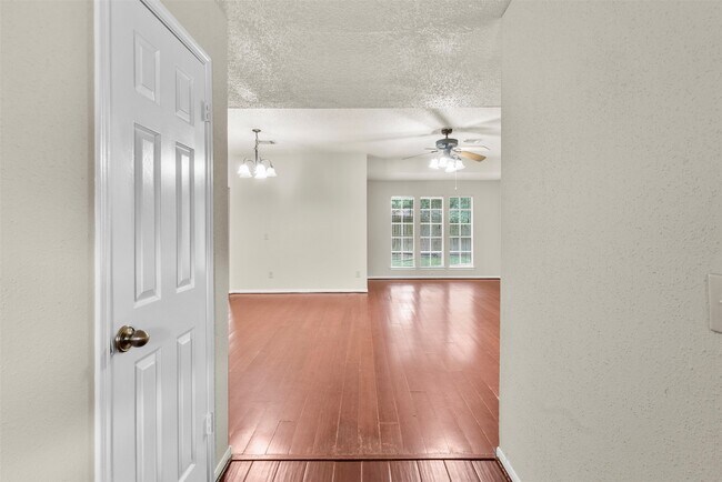 Foto del edificio - 9230 Wandsworth Dr