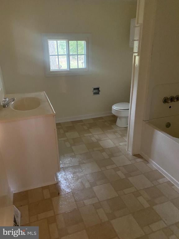 Building Photo - 241 Edward Ln