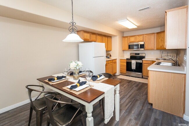 Foto del edificio - 8066 N Ridge Loop E