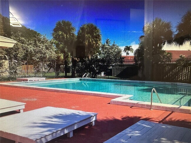 Foto del edificio - 21343 NE 8th Ct