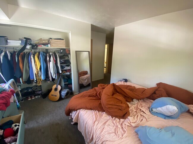 Building Photo - 415 S University St