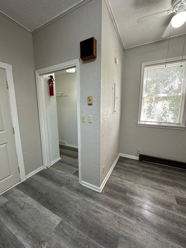 Building Photo - 2504 Main St