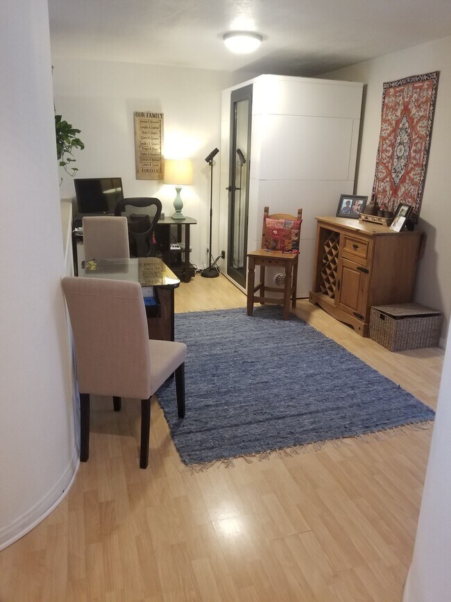 Foto del edificio - 25701 Holiday Cir