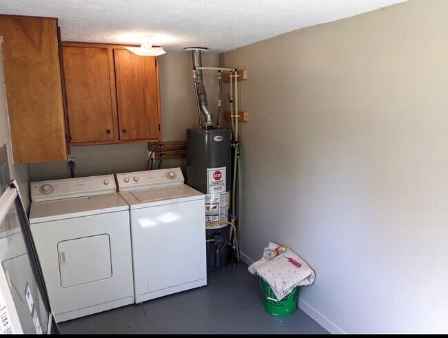 Laundry Room - 930 N 12th St