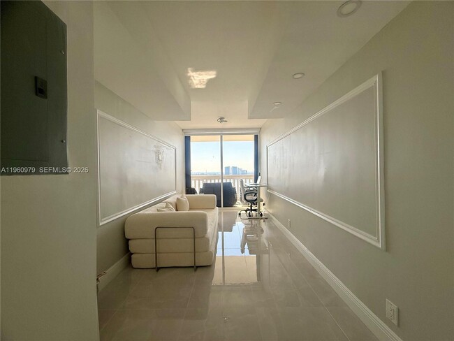 Building Photo - 1000 W Island Blvd