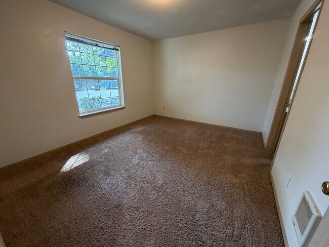 Foto del edificio - 762-766 Catron St N