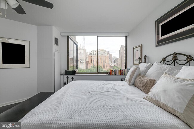 Building Photo - 202-10 W Rittenhouse Square