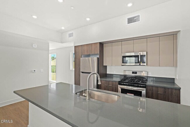 Foto del edificio - 834 N Fair Oaks Ave