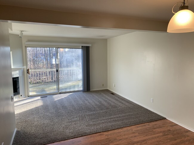 Foto del edificio - 8000 Green Meadow Ct