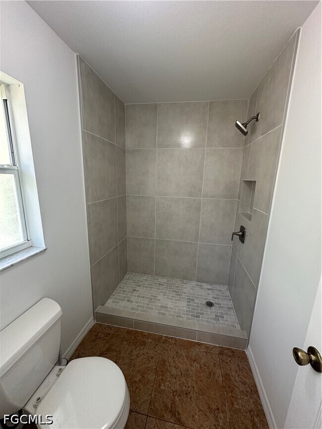 Foto del edificio - 4025 10th Ave NE