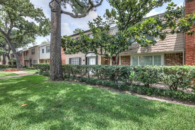 Building Photo - 12602 Rip Van Winkle Dr
