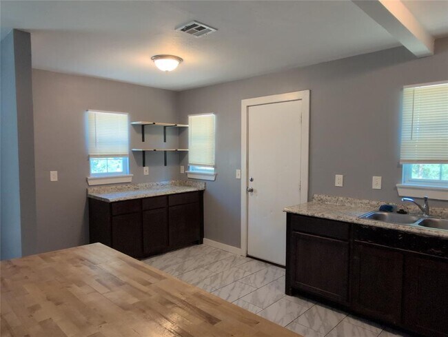 Foto del edificio - 725 NE 25th St