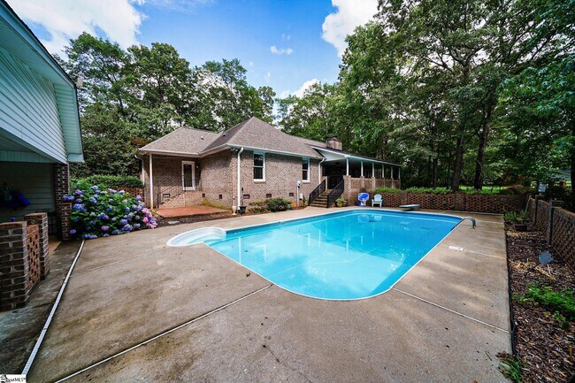 Building Photo - 165 Battleground Rd